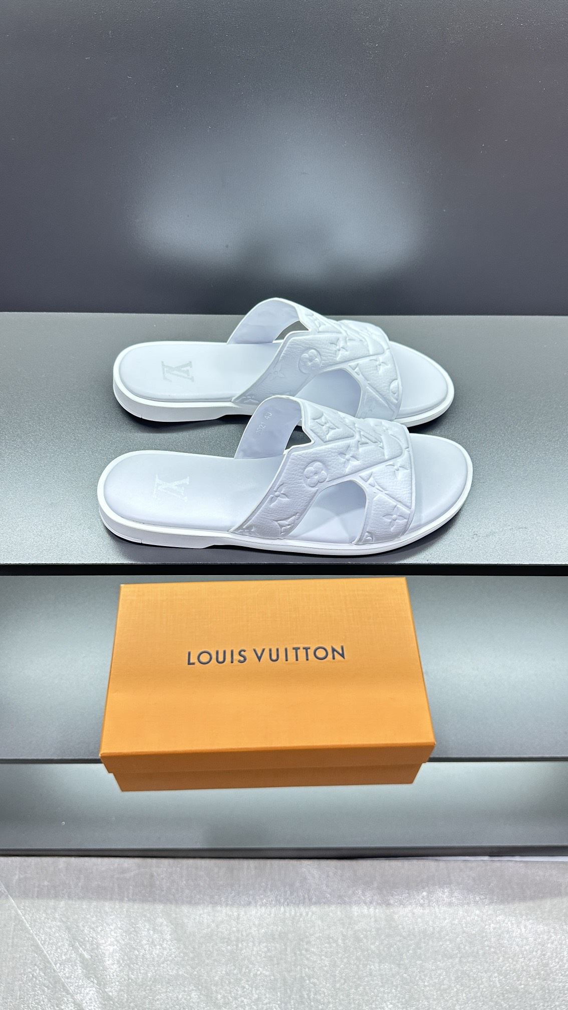 Louis Vuitton Slippers